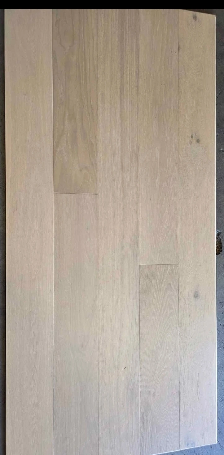 Hardwood floorinng available at Floorinng Deals USA